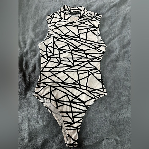 Stunning asymmetrical print body suit. Sz Large. Never worn. - Picture 1 of 3